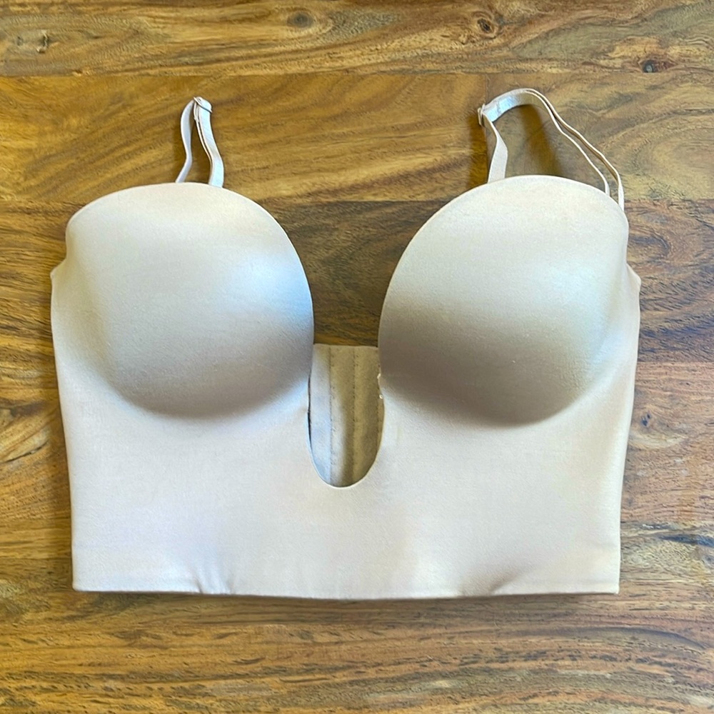Deep plunge bra, removable straps, never worn